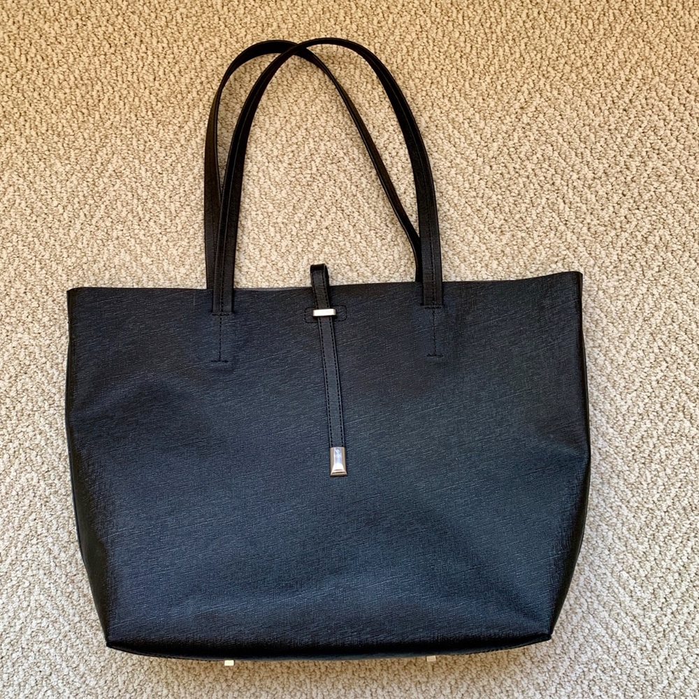 ⬇️Vince Camuto Black tote with inside zipper bag